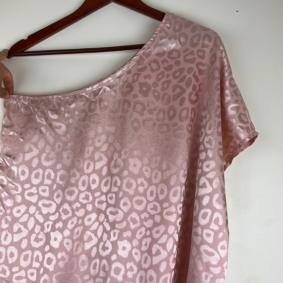Entro Woman’s Off-the shoulder top Large pink shinny leopard short sleeve - Picture 1 of 4